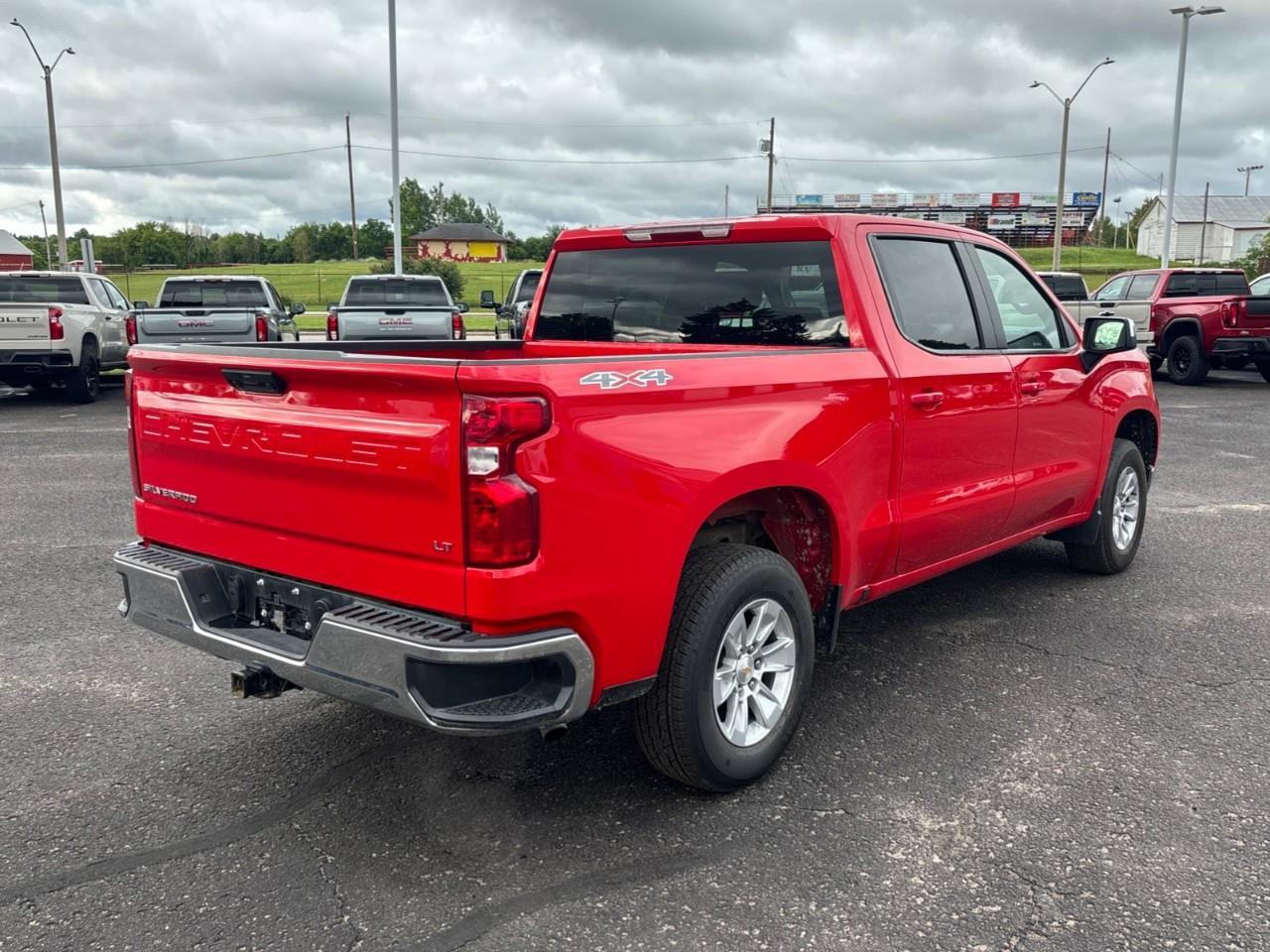 2025 Chevrolet Silverado 1500 LT Used 6 Passenger Crew Cab V8 4X4 Truck with Heated Font Outboard Seats, Heated Steering Wheel and a 13.4 Diagonal Touchscreen Radio with Wireless Apple CarPlay/Android Auto Photo