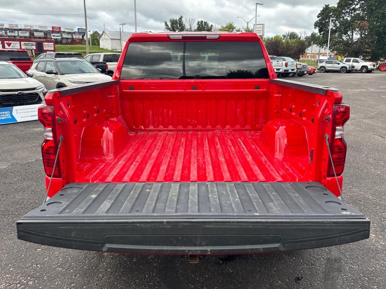 2025 Chevrolet Silverado 1500 LT Used 6 Passenger Crew Cab V8 4X4 Truck with Heated Font Outboard Seats, Heated Steering Wheel and a 13.4 Diagonal Touchscreen Radio with Wireless Apple CarPlay/Android Auto Photo