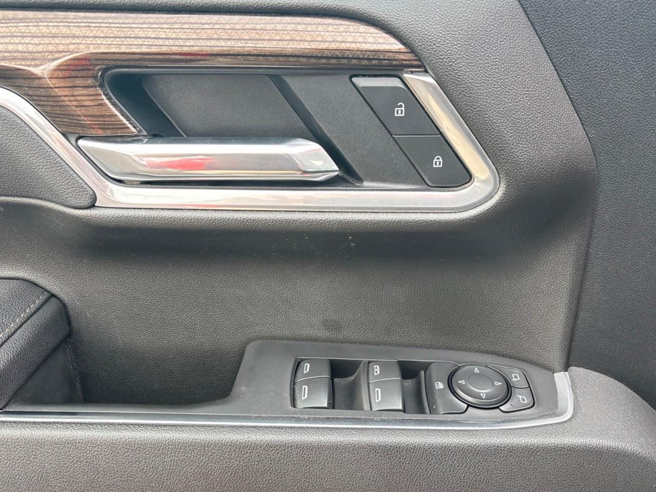 2025 Chevrolet Silverado 1500 LT Used 6 Passenger Crew Cab V8 4X4 Truck with Heated Font Outboard Seats, Heated Steering Wheel and a 13.4 Diagonal Touchscreen Radio with Wireless Apple CarPlay/Android Auto Photo