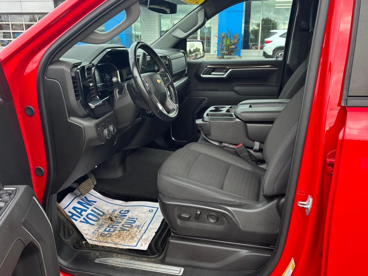 2025 Chevrolet Silverado 1500 LT Used 6 Passenger Crew Cab V8 4X4 Truck with Heated Font Outboard Seats, Heated Steering Wheel and a 13.4 Diagonal Touchscreen Radio with Wireless Apple CarPlay/Android Auto Photo