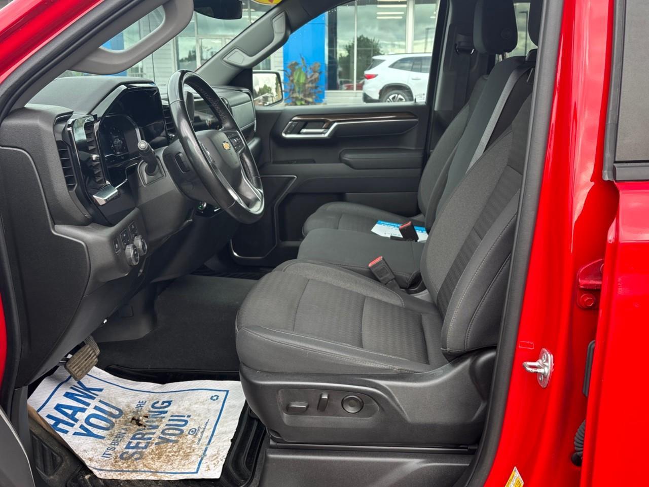 2025 Chevrolet Silverado 1500 LT Used 6 Passenger Crew Cab V8 4X4 Truck with Heated Font Outboard Seats, Heated Steering Wheel and a 13.4 Diagonal Touchscreen Radio with Wireless Apple CarPlay/Android Auto Photo