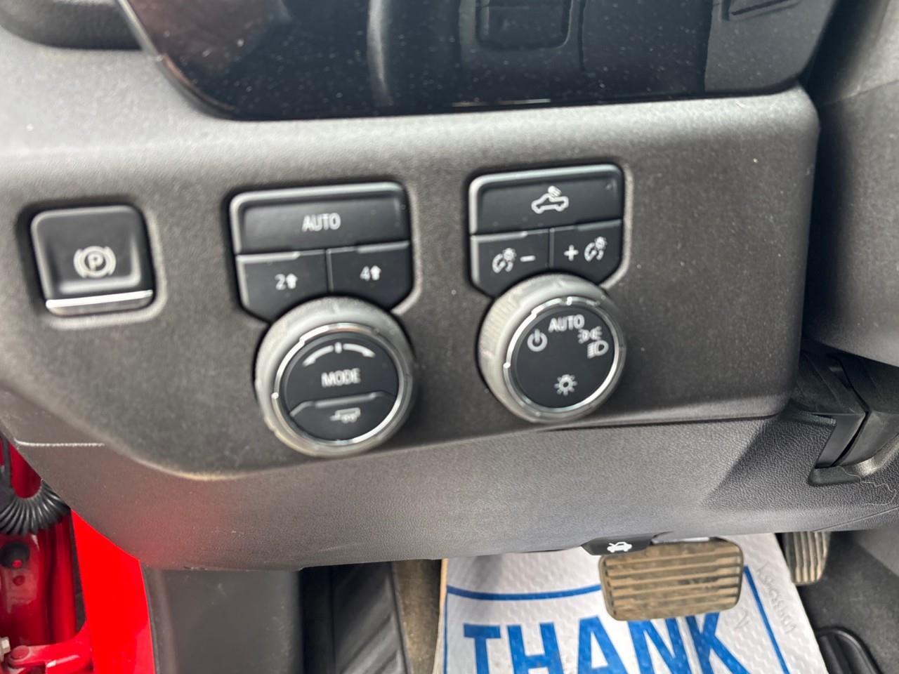 2025 Chevrolet Silverado 1500 LT Used 6 Passenger Crew Cab V8 4X4 Truck with Heated Font Outboard Seats, Heated Steering Wheel and a 13.4 Diagonal Touchscreen Radio with Wireless Apple CarPlay/Android Auto Photo