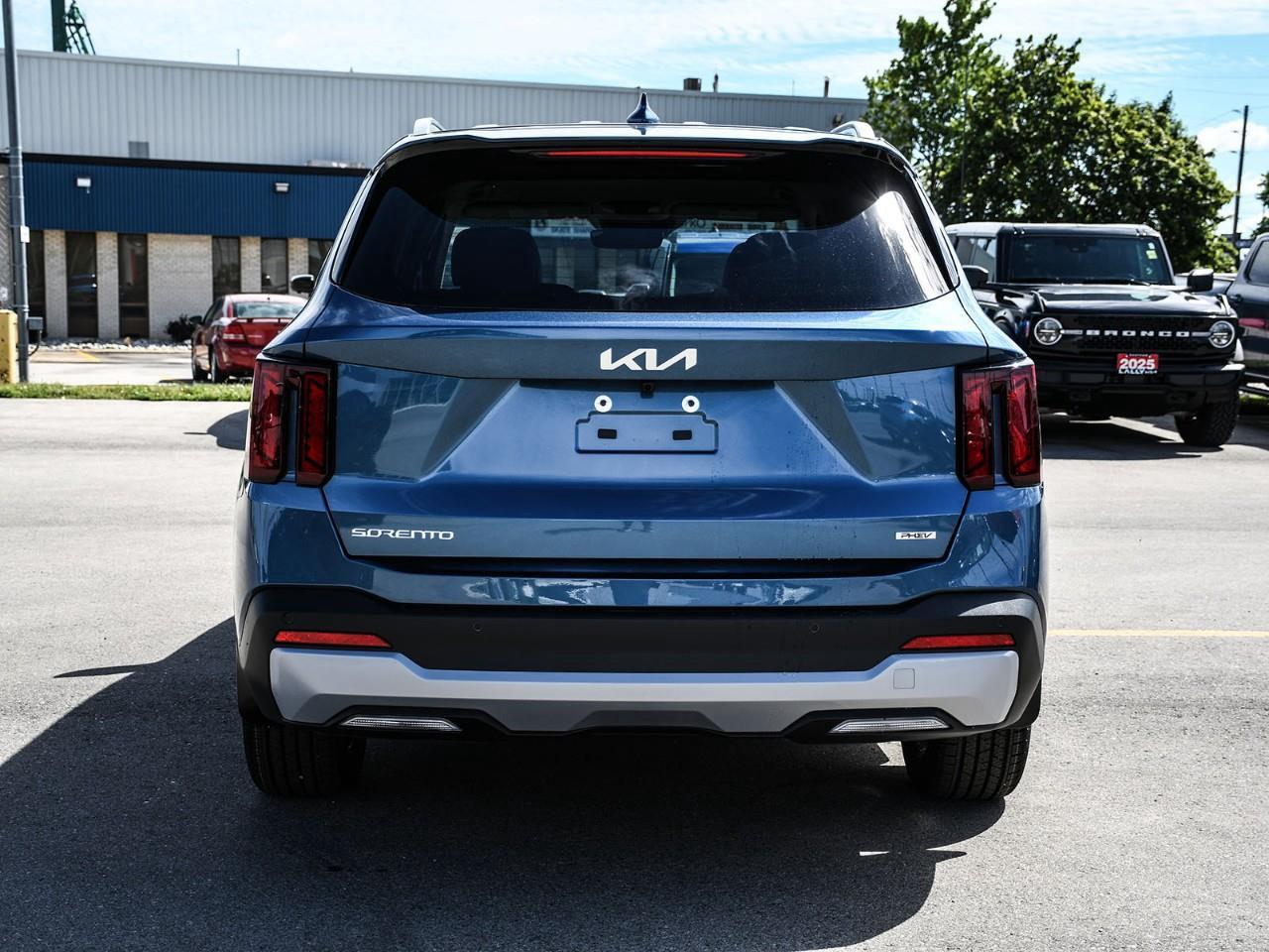2026 Kia Sorento Plug-In Hybrid 2026 Kia Sorento Plug-In Hybrid – EX Photo4