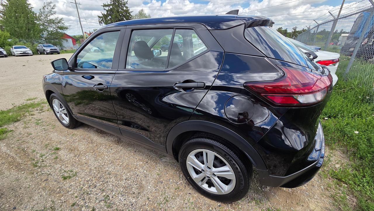 2025 Nissan Kicks S Photo