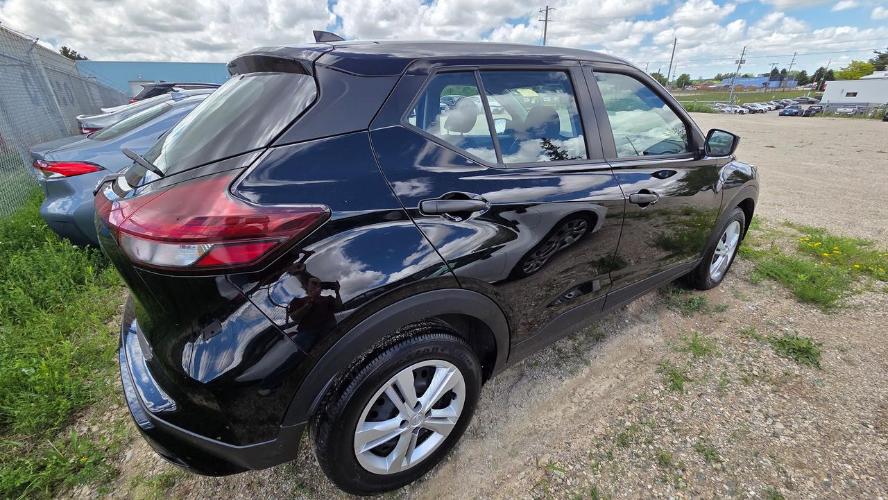2025 Nissan Kicks S Photo4