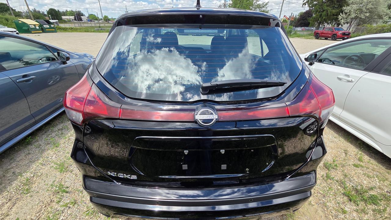 2025 Nissan Kicks S Photo