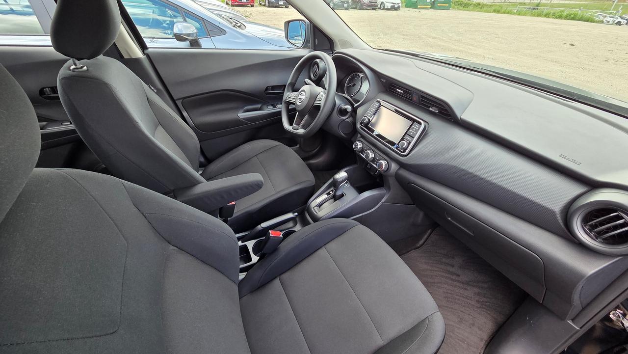 2025 Nissan Kicks S Photo