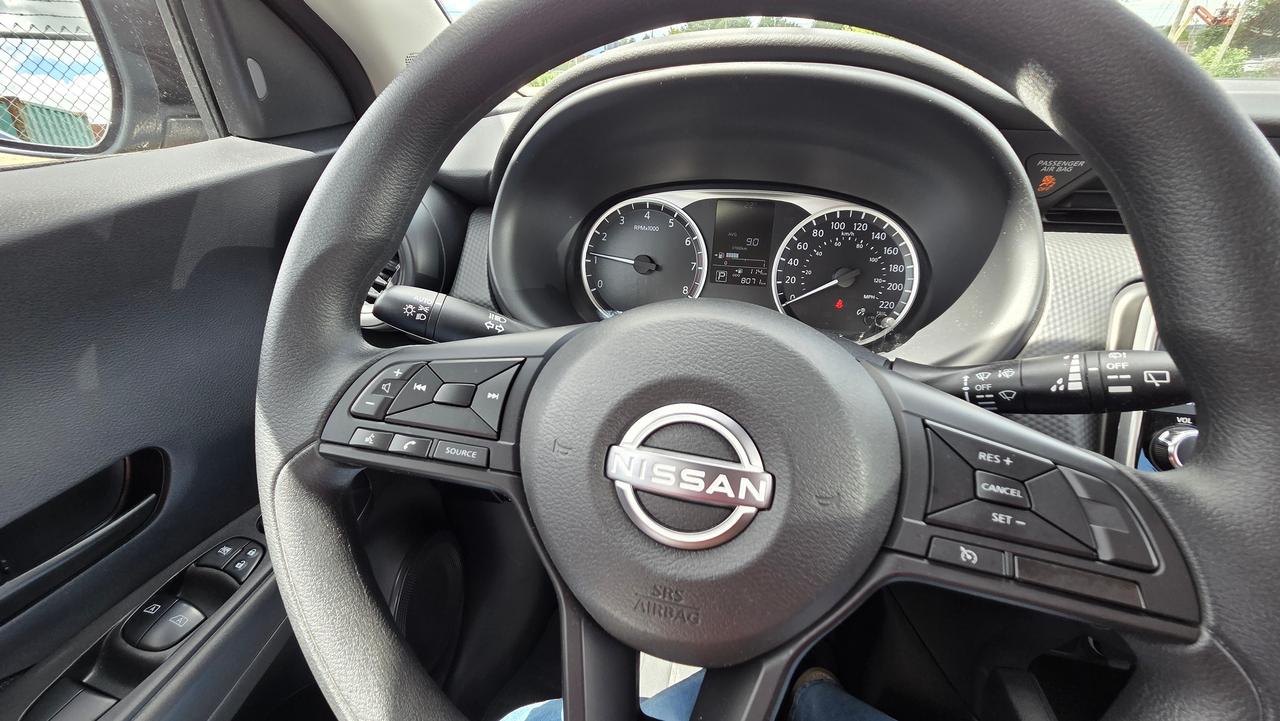 2025 Nissan Kicks S Photo