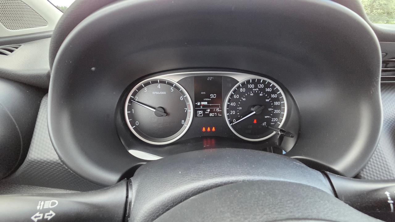 2025 Nissan Kicks S Photo