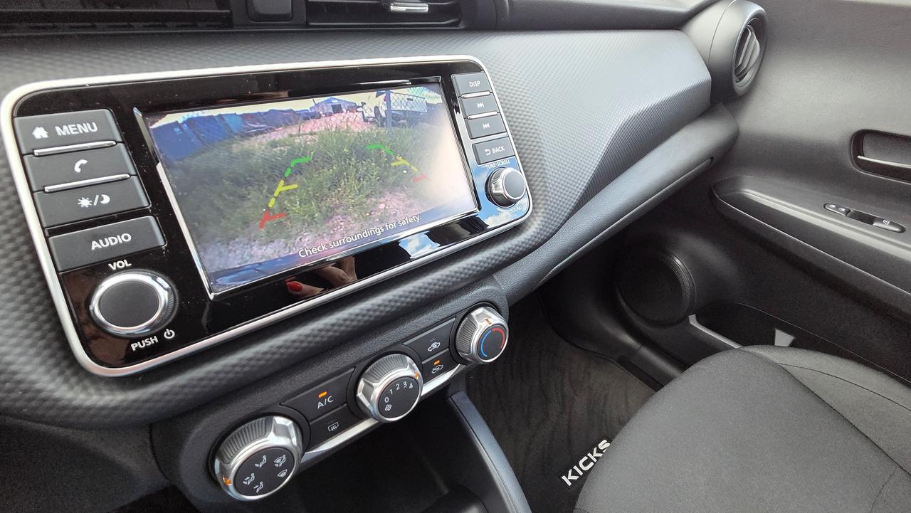 2025 Nissan Kicks S Photo