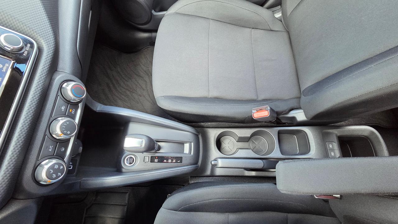 2025 Nissan Kicks S Photo