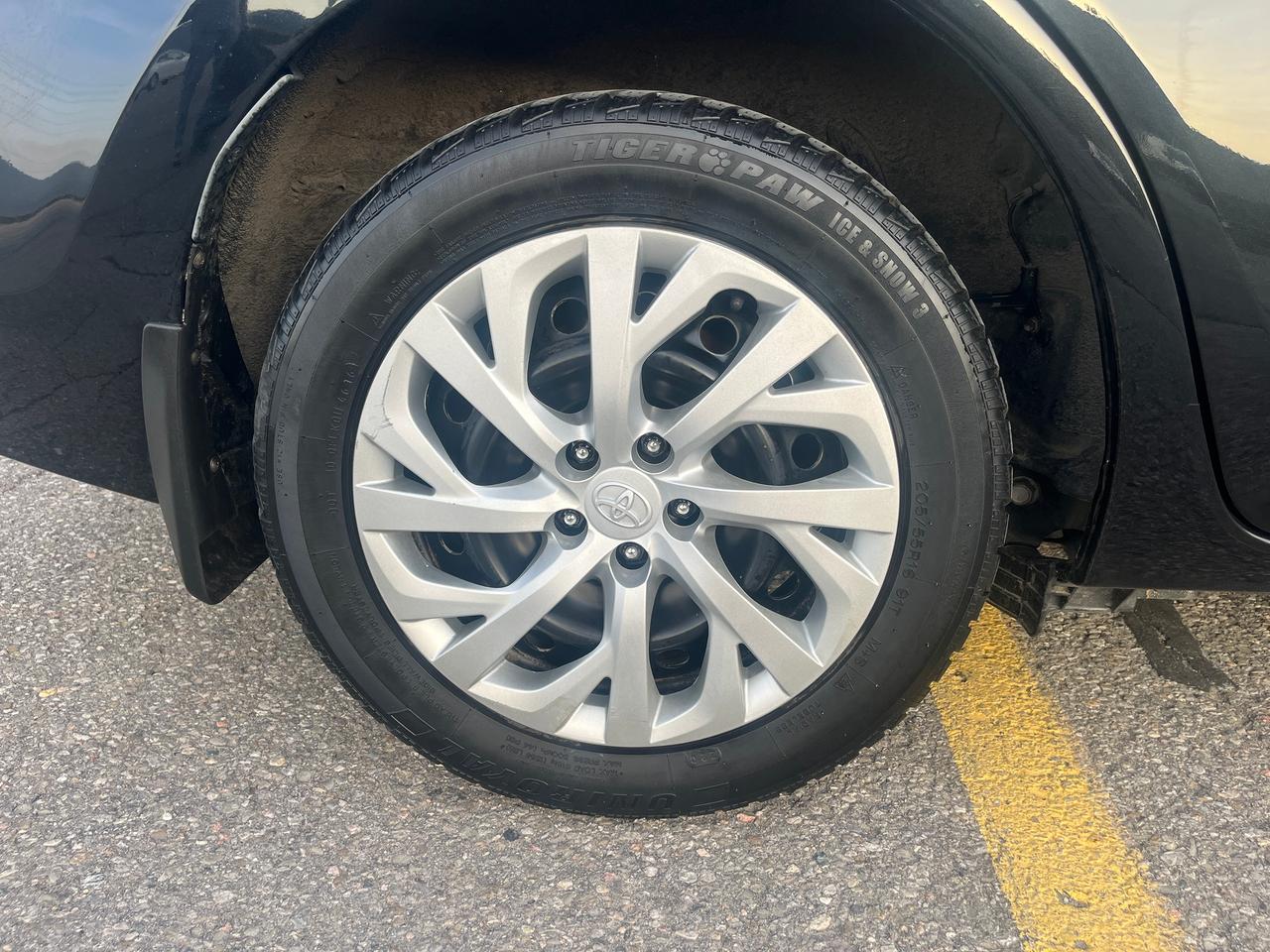 2017 Toyota Corolla 4dr Sdn CVT LE Photo