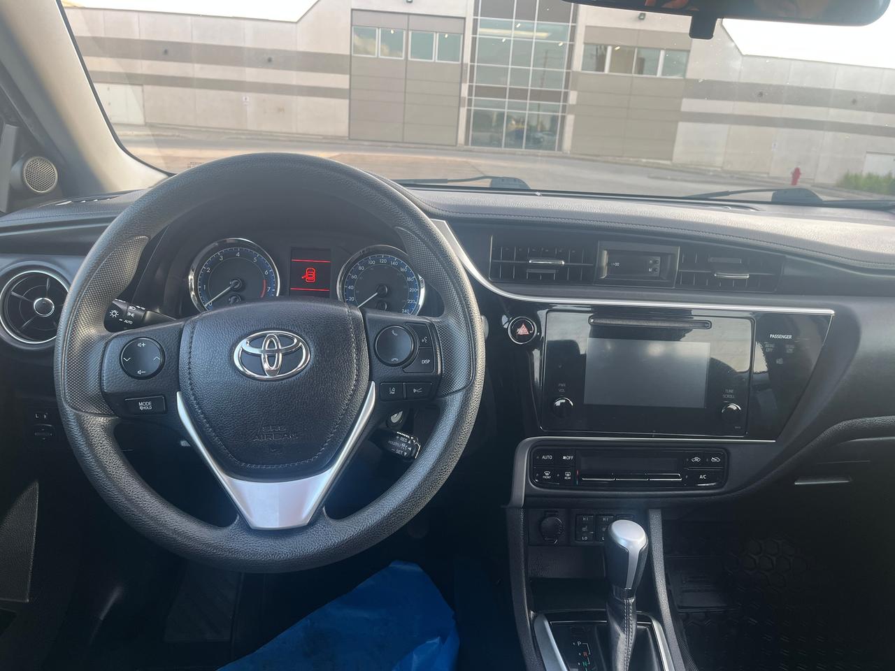 2017 Toyota Corolla 4dr Sdn CVT LE Photo