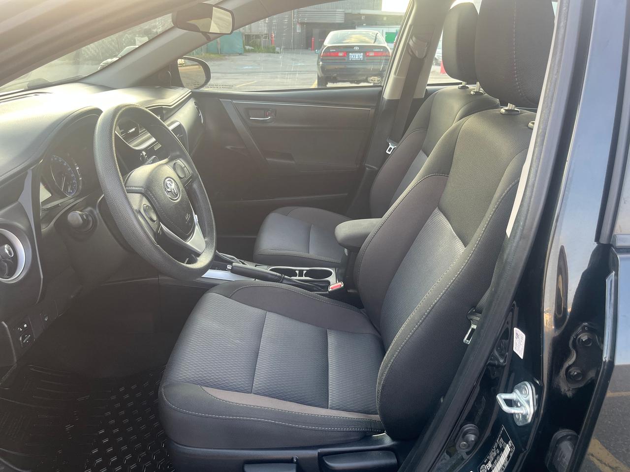2017 Toyota Corolla 4dr Sdn CVT LE Photo