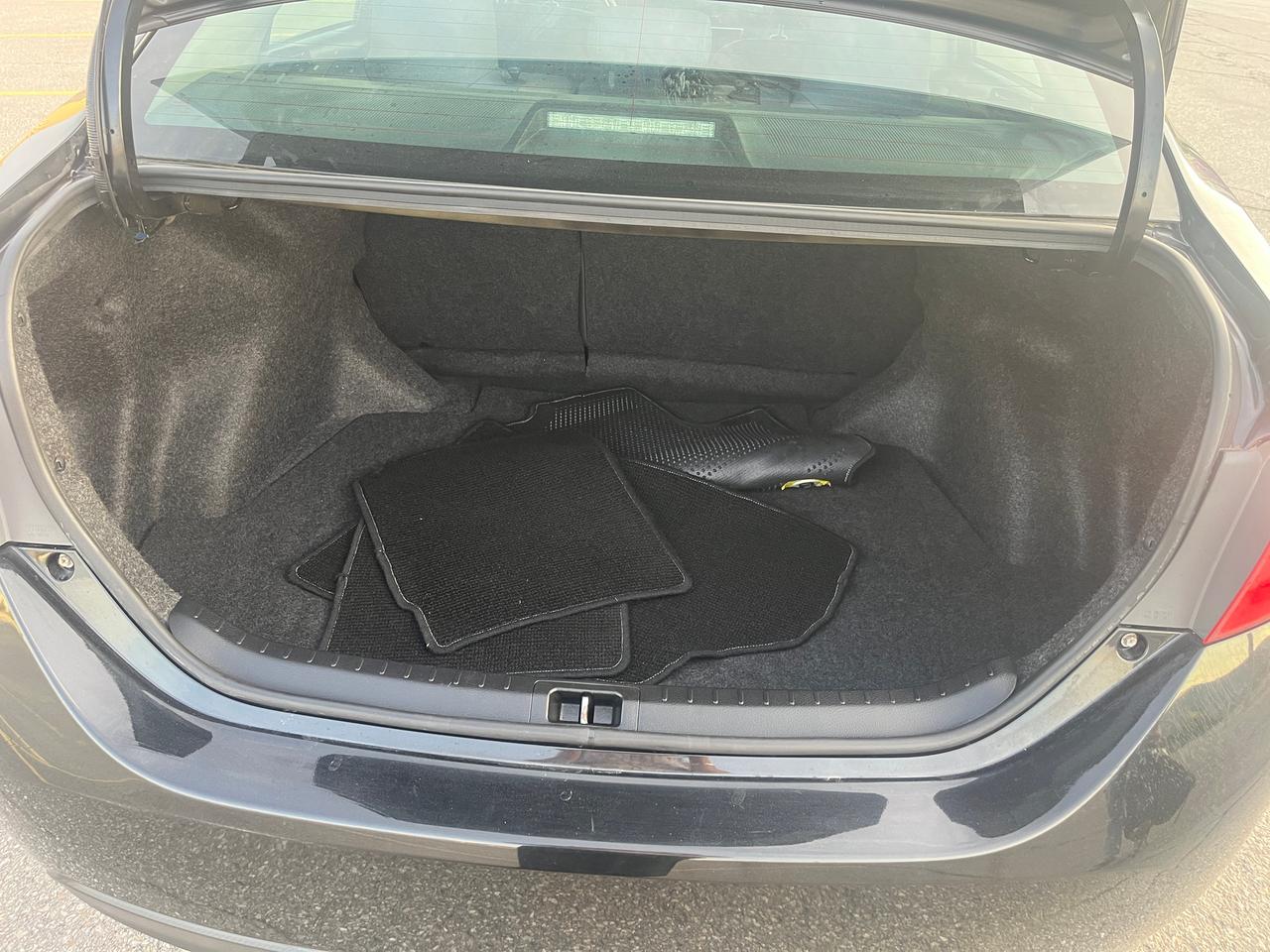 2017 Toyota Corolla 4dr Sdn CVT LE Photo