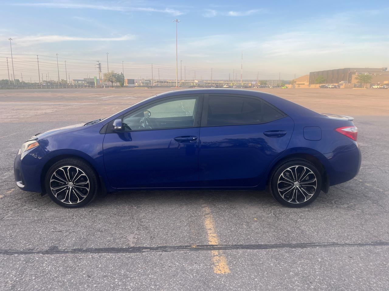2015 Toyota Corolla 4dr Sdn CVT S Photo2
