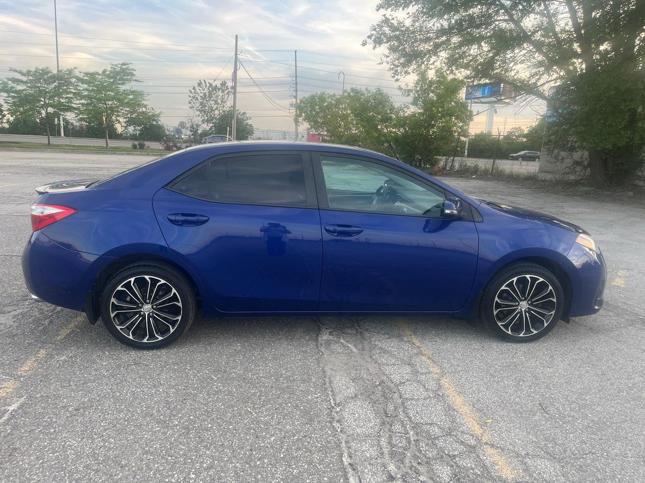 2015 Toyota Corolla 4dr Sdn CVT S Photo