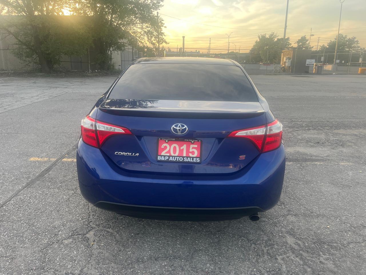 2015 Toyota Corolla 4dr Sdn CVT S Photo4