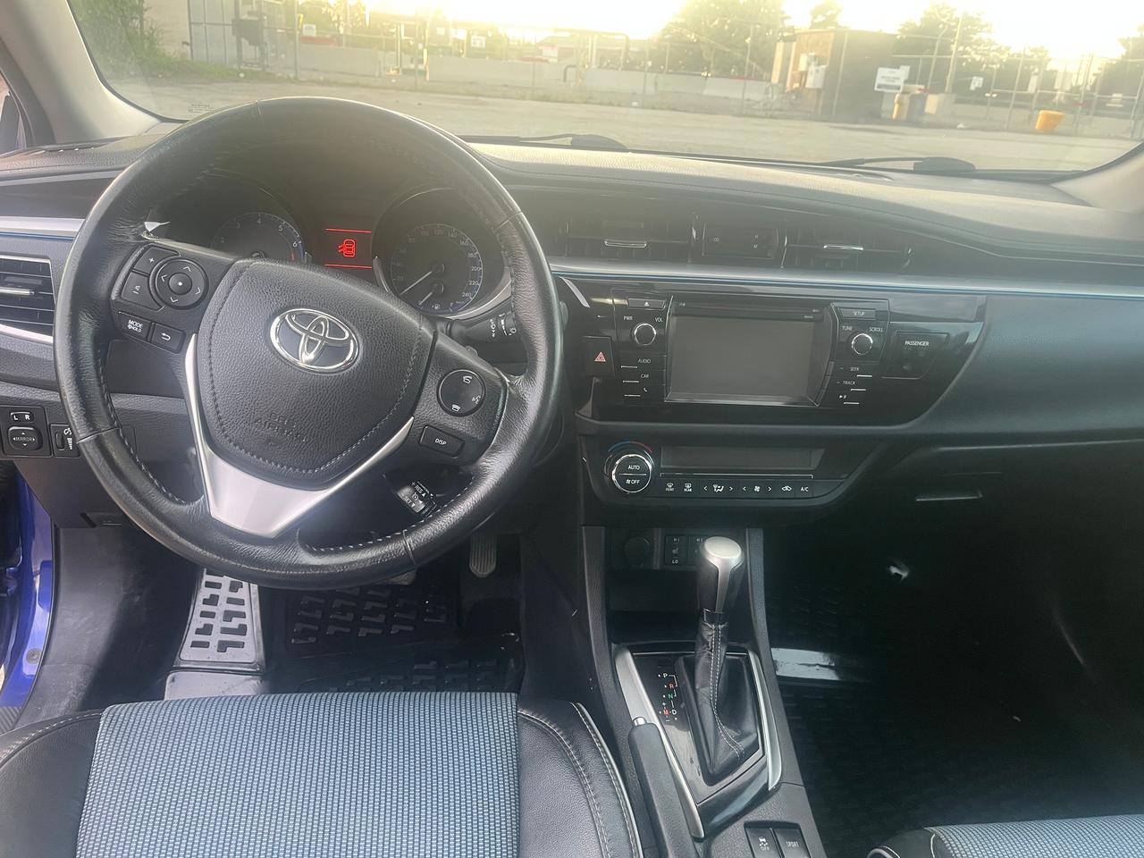 2015 Toyota Corolla 4dr Sdn CVT S Photo
