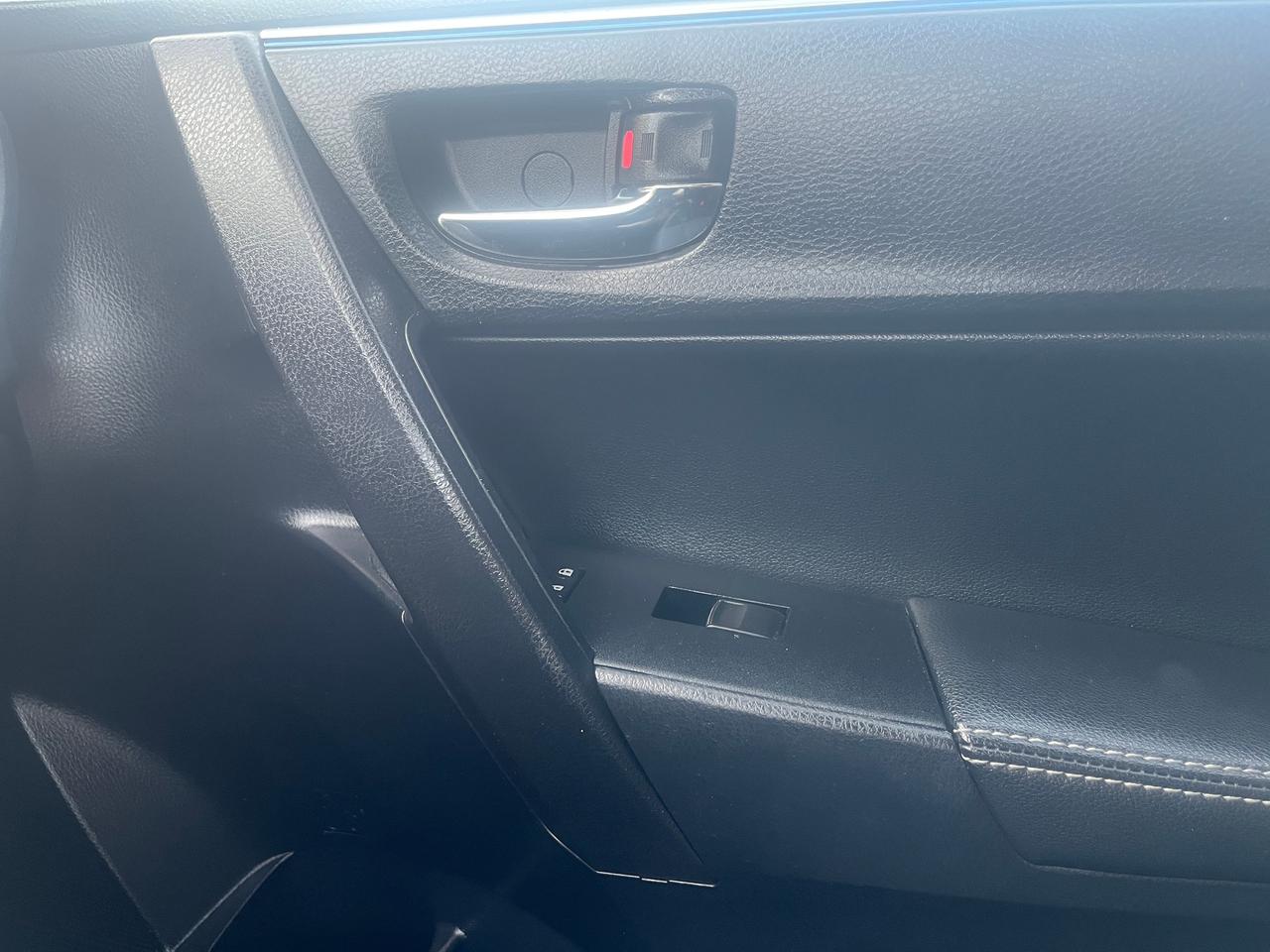 2015 Toyota Corolla 4dr Sdn CVT S Photo
