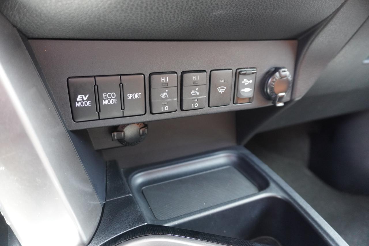 2016 Toyota RAV4 LIMITED / ACCIDENT FREE / ONE OWNER / LIKE NEW! Photo