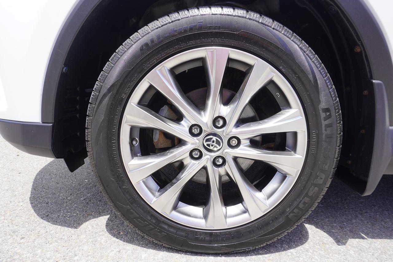 2016 Toyota RAV4 LIMITED / ACCIDENT FREE / ONE OWNER / LIKE NEW! Photo