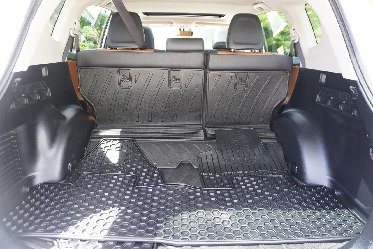 2016 Toyota RAV4 LIMITED / ACCIDENT FREE / ONE OWNER / LIKE NEW! Photo