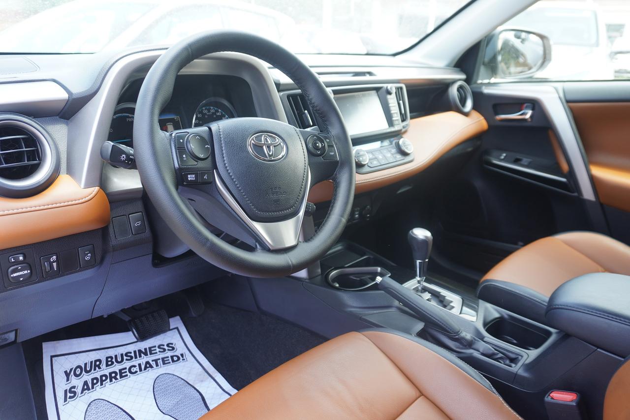 2016 Toyota RAV4 LIMITED / HYBRID / NO ACCIDENTS / BEAUTIFUL Photo