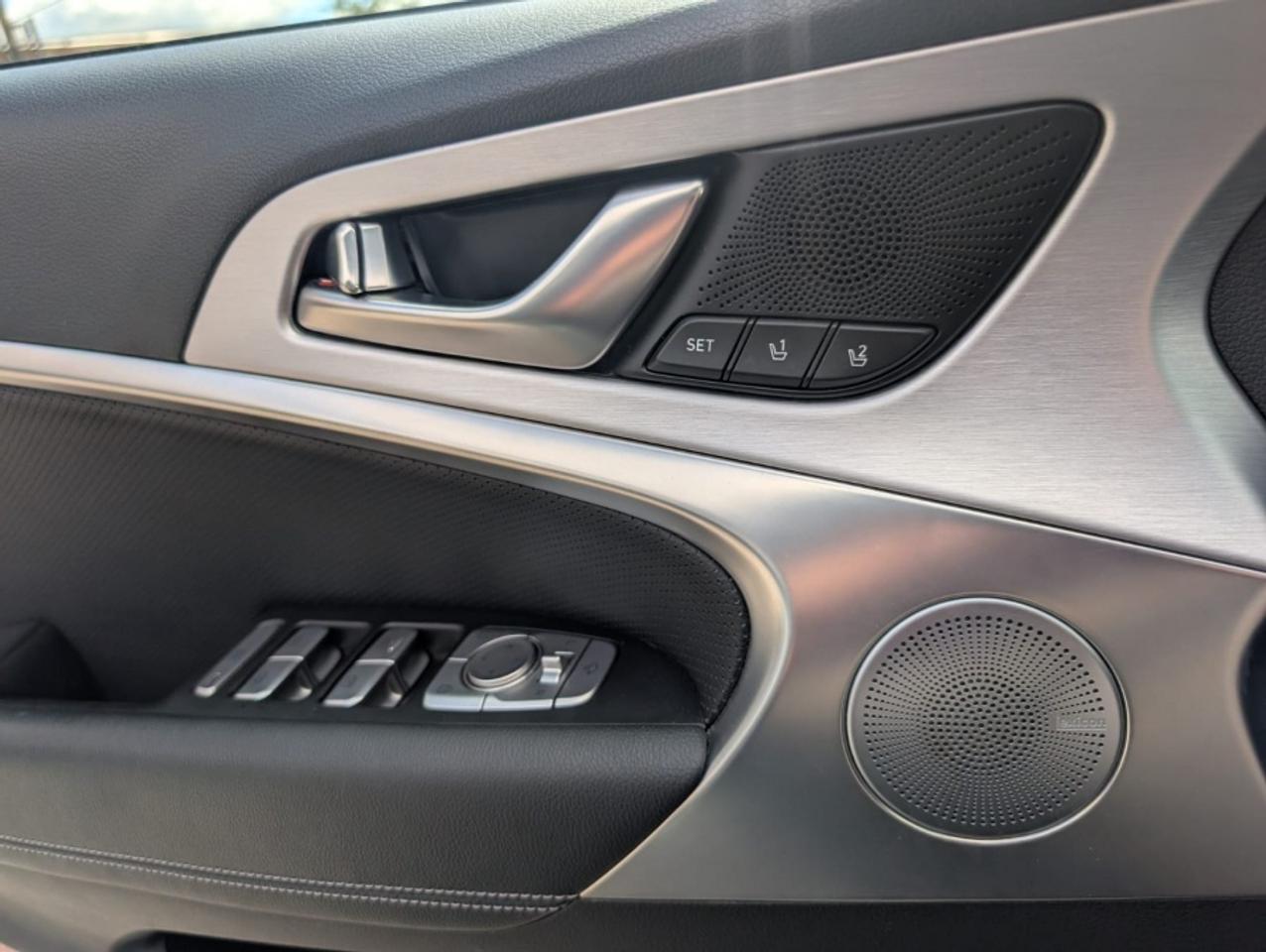 2019 Genesis G70 2.0T ELITE * NAVI * SUNROOF * BLIND SPOT Photo