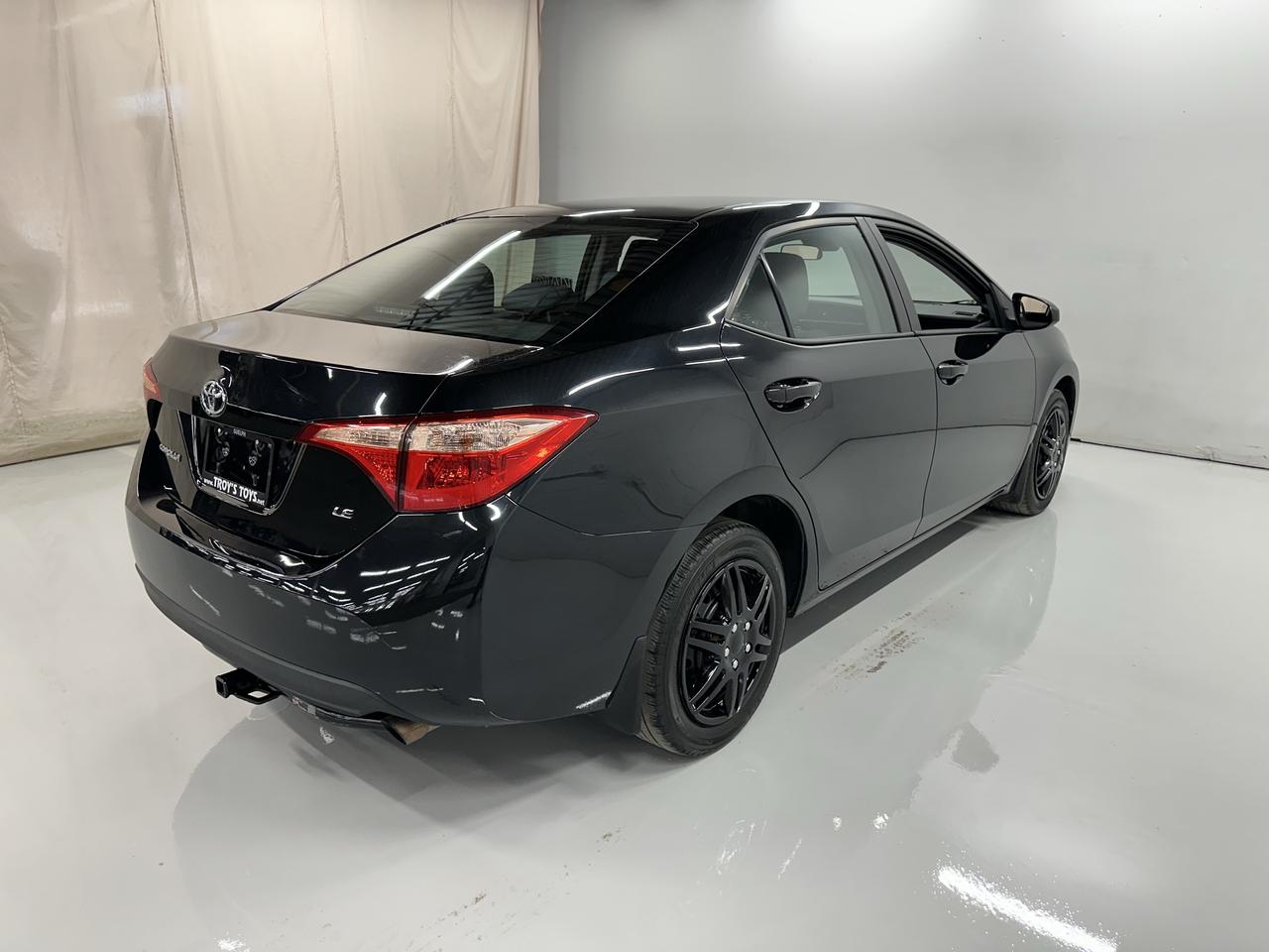 2018 Toyota Corolla LE Photo4