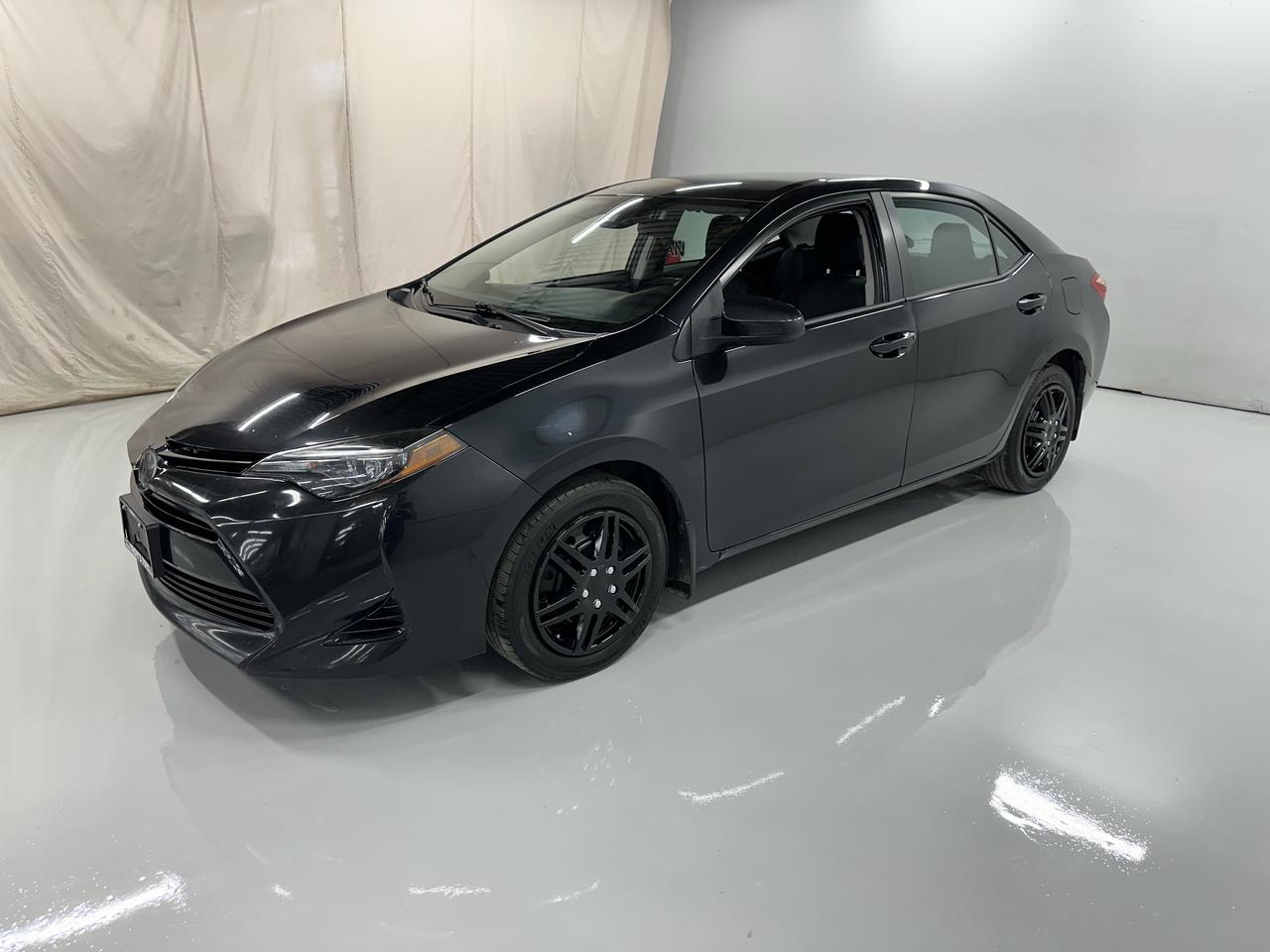 2018 Toyota Corolla LE Photo3