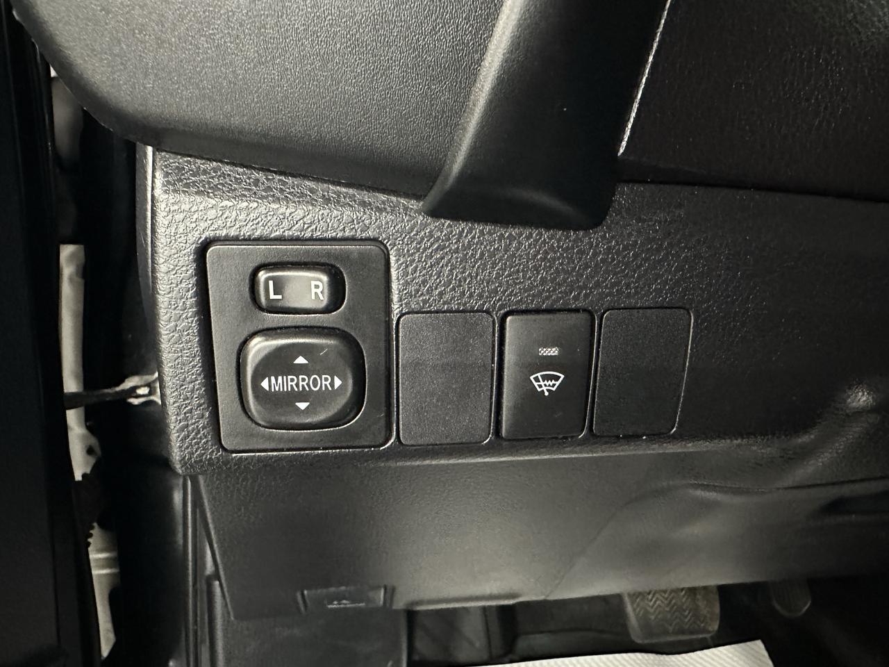 2018 Toyota Corolla LE | ONE OWNER | CLEAN CARFAX | TOW HITCH Photo