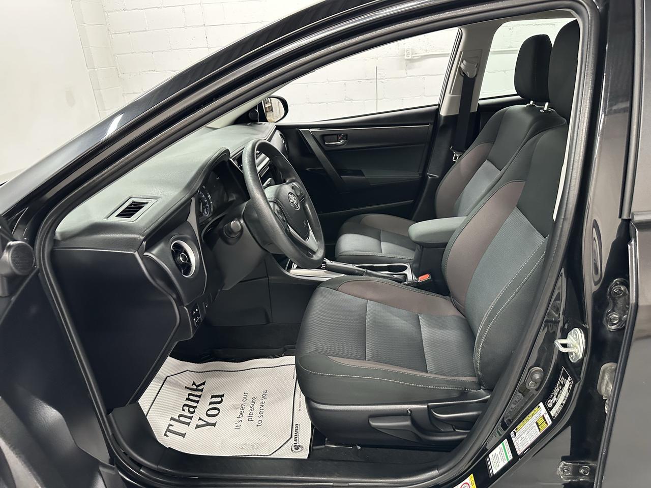 2018 Toyota Corolla LE Photo8