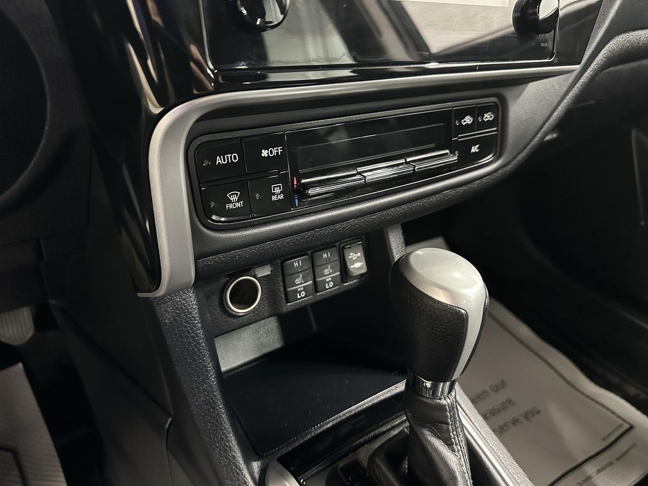 2018 Toyota Corolla LE | ONE OWNER | CLEAN CARFAX | TOW HITCH Photo