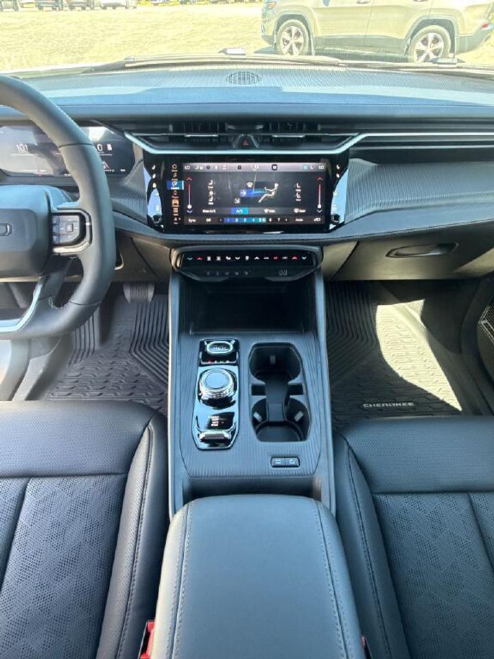 2026 Jeep Cherokee OVERLAND Photo