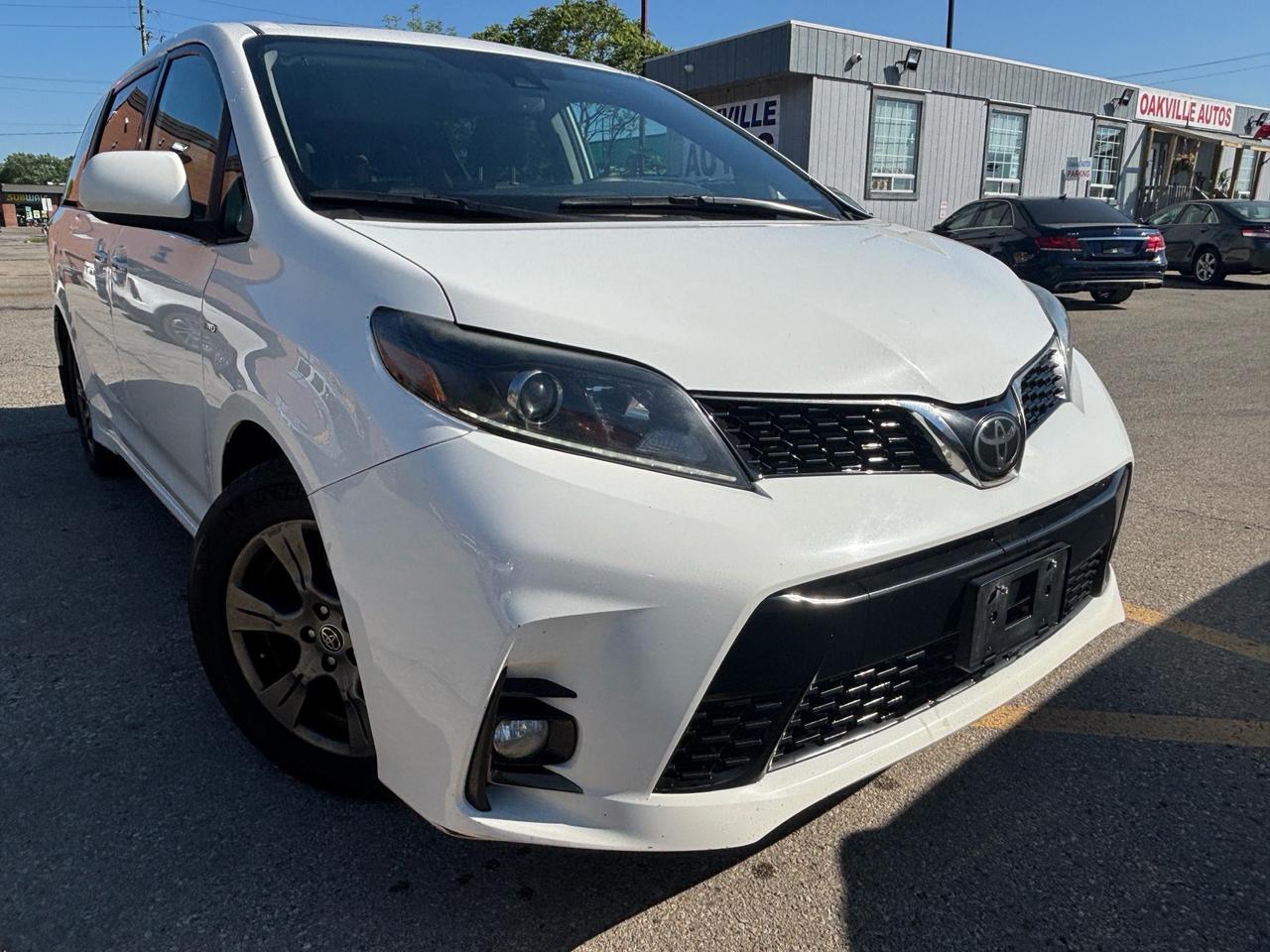 2020 Toyota Sienna SE 7-Passenger AWD Photo