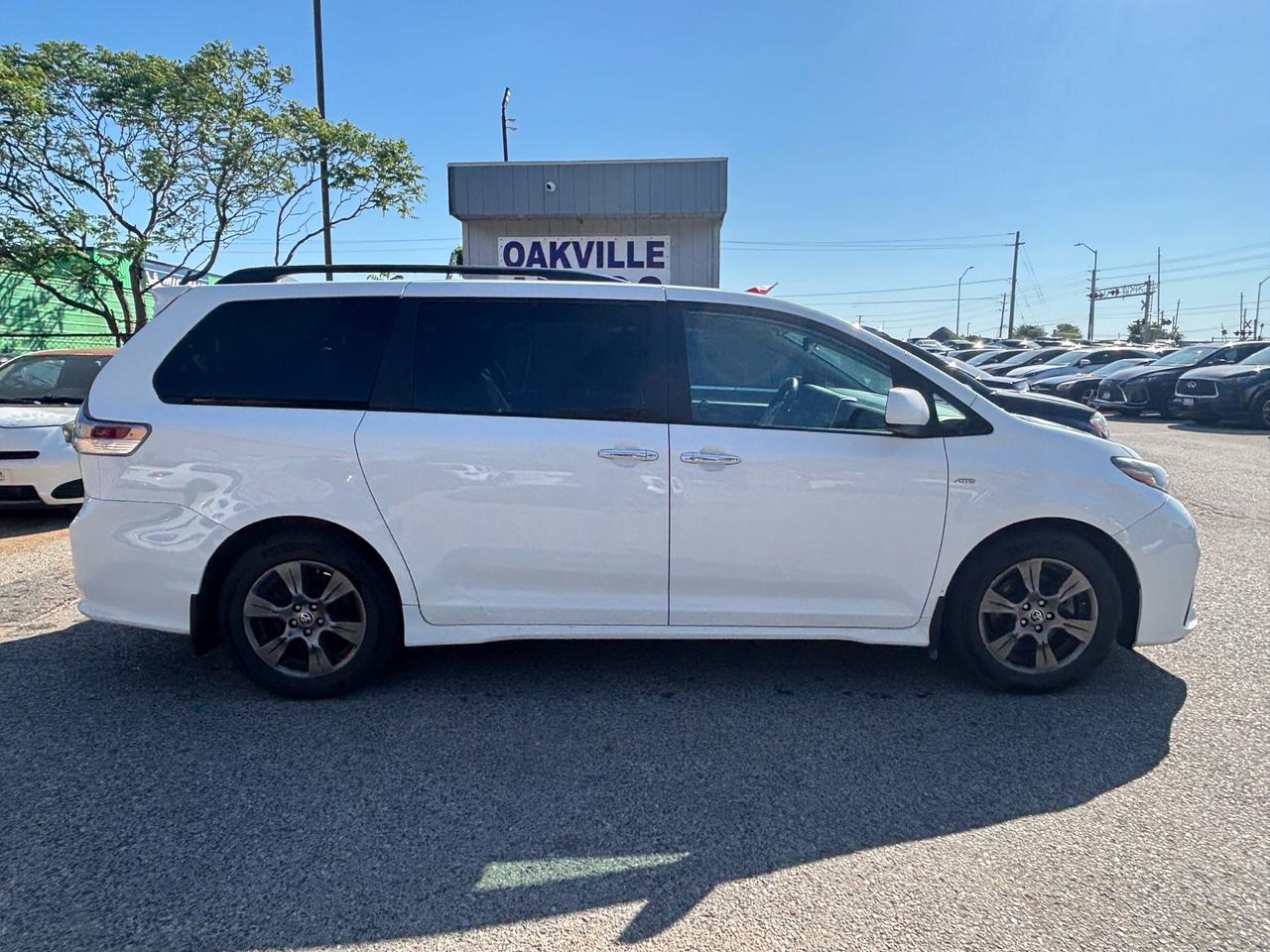2020 Toyota Sienna SE 7-Passenger AWD Photo