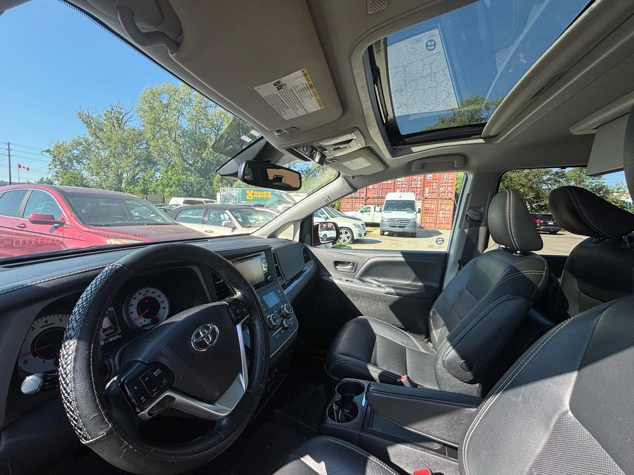 2020 Toyota Sienna SE 7-Passenger AWD Photo