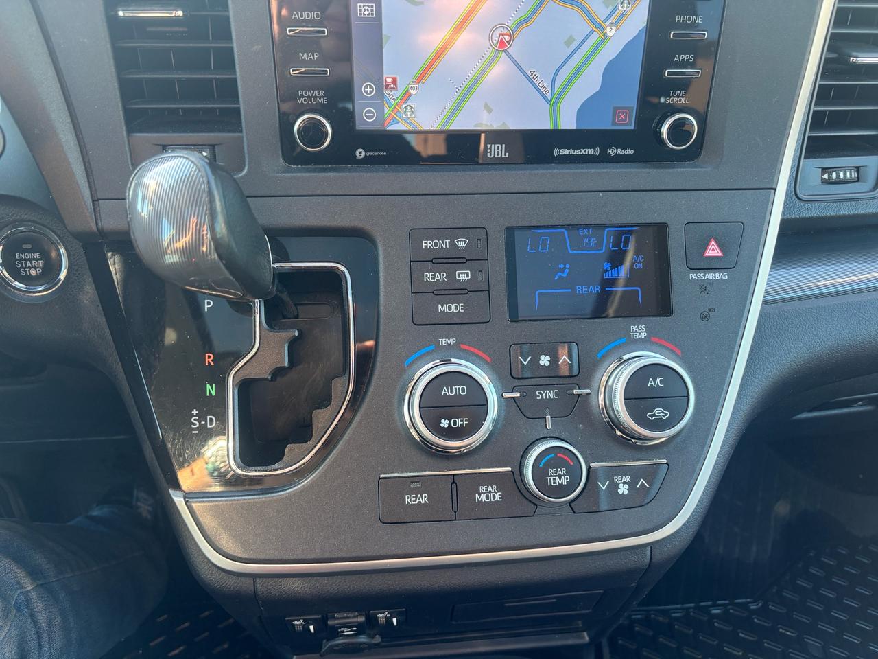2020 Toyota Sienna SE 7-Passenger AWD Photo