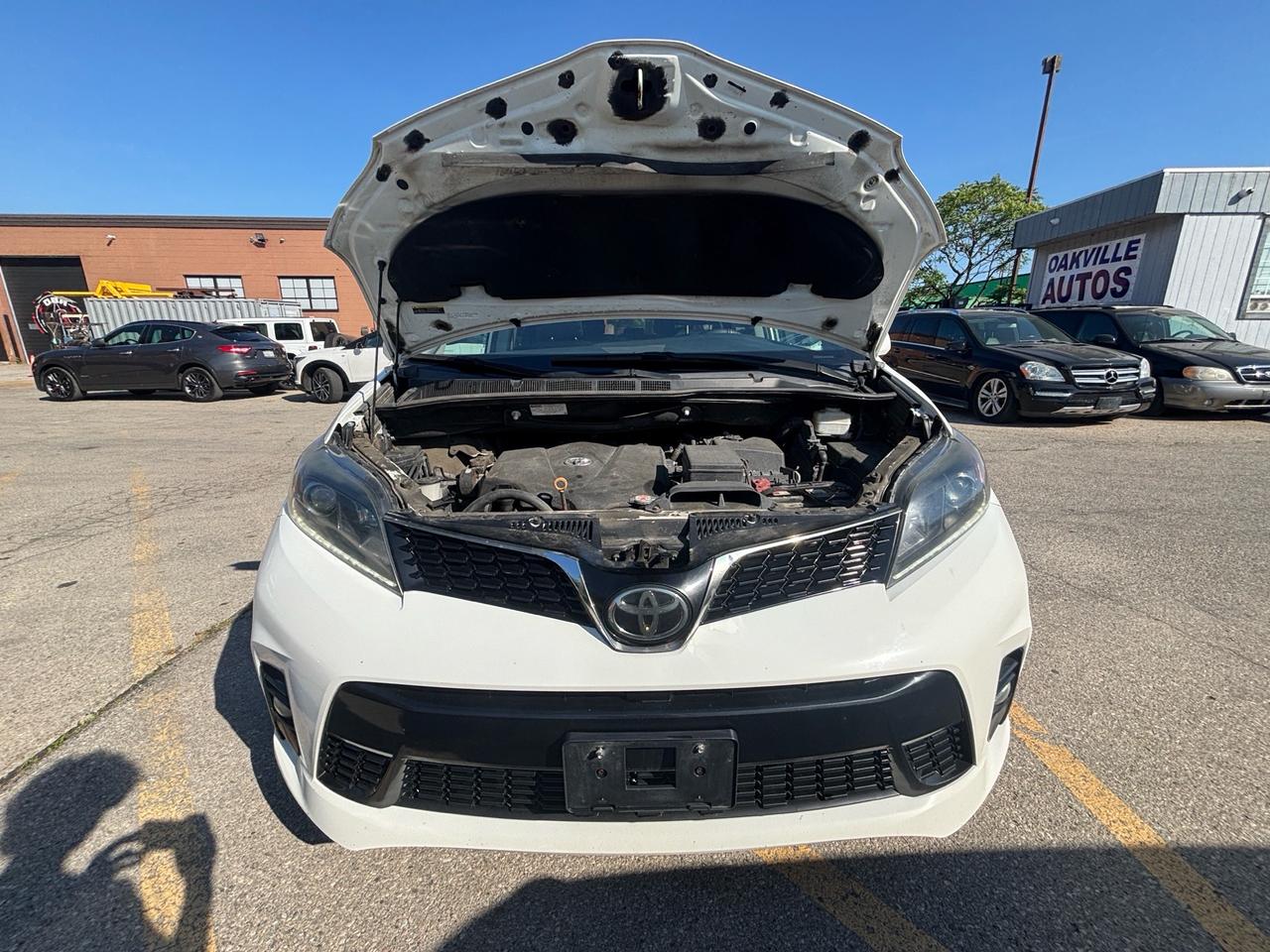 2020 Toyota Sienna SE 7-Passenger AWD Photo