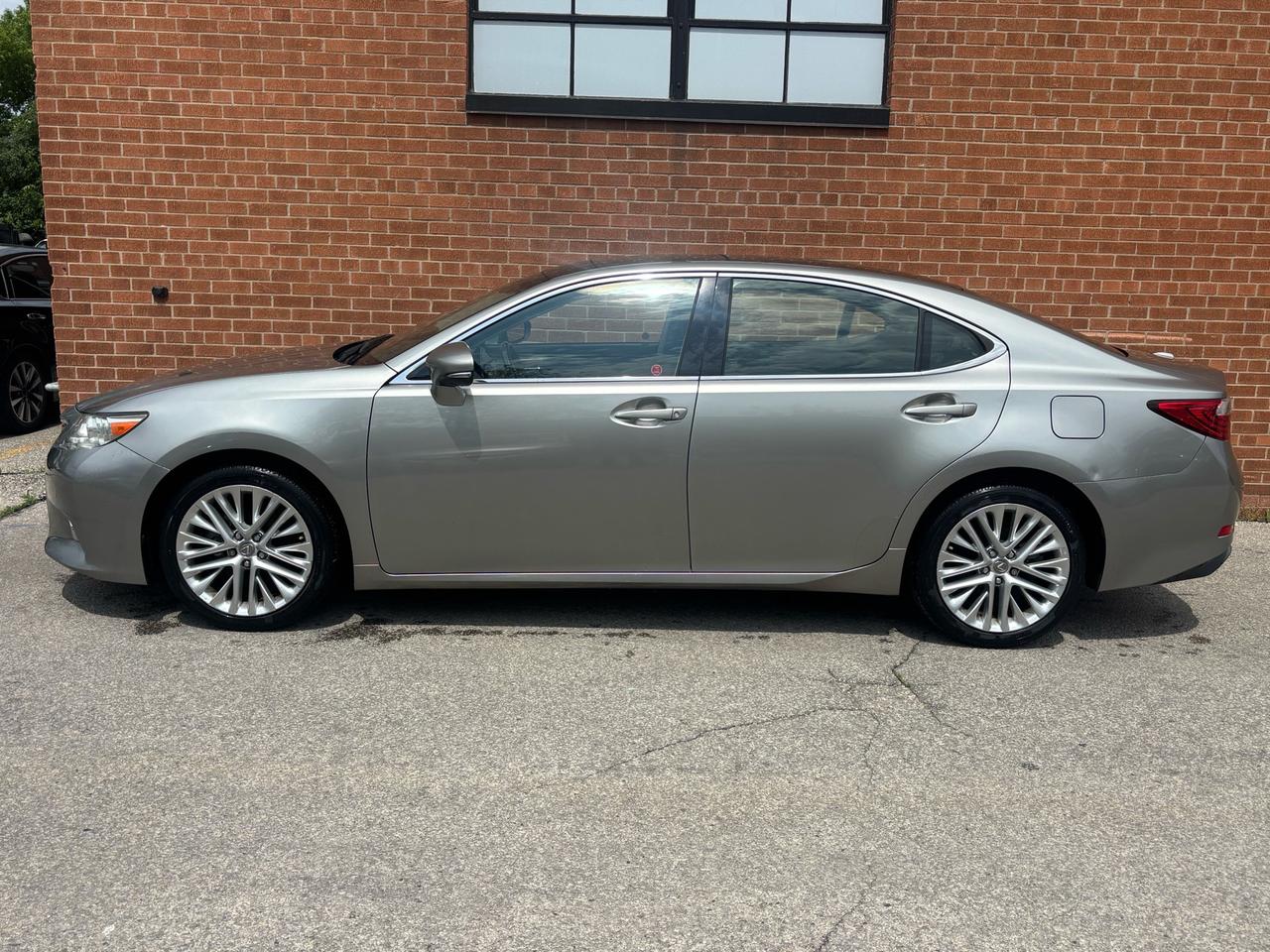2015 Lexus ES 350 4dr Sdn Photo2