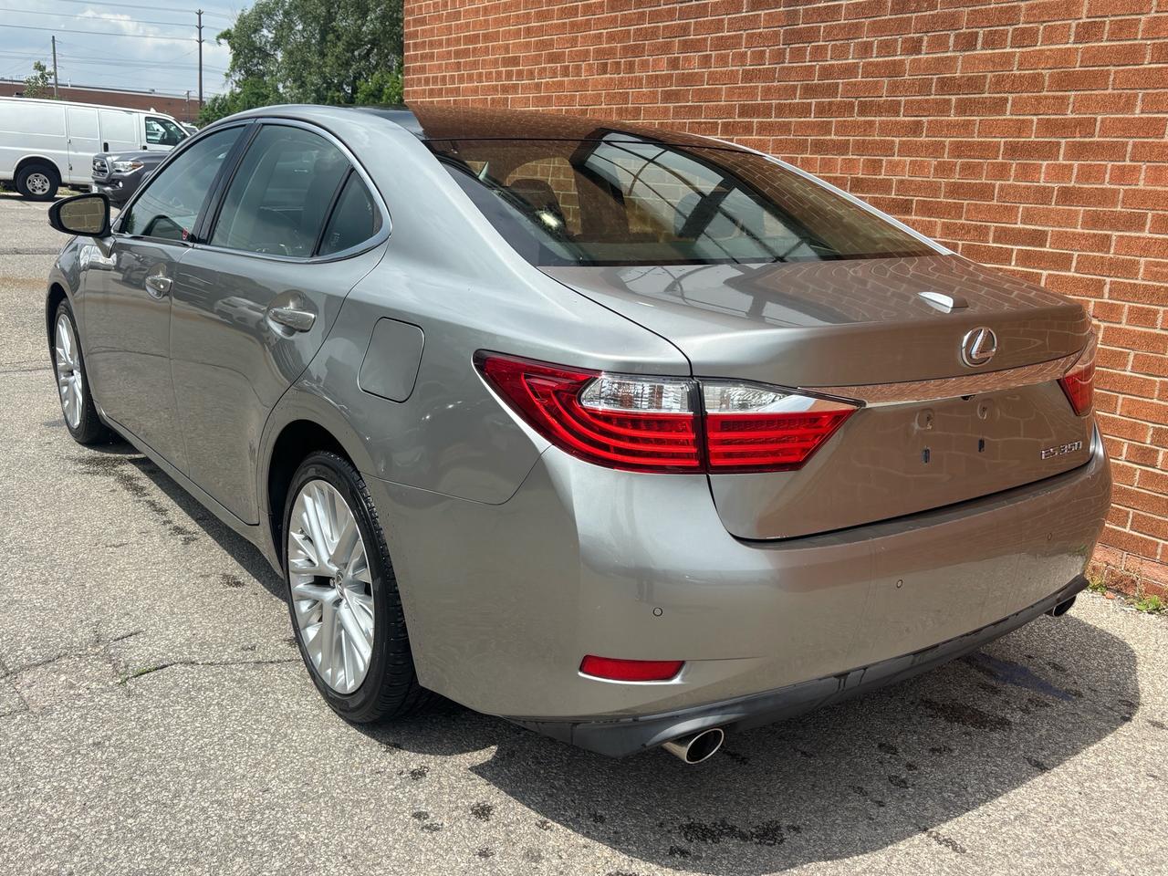 2015 Lexus ES 350 4dr Sdn Photo