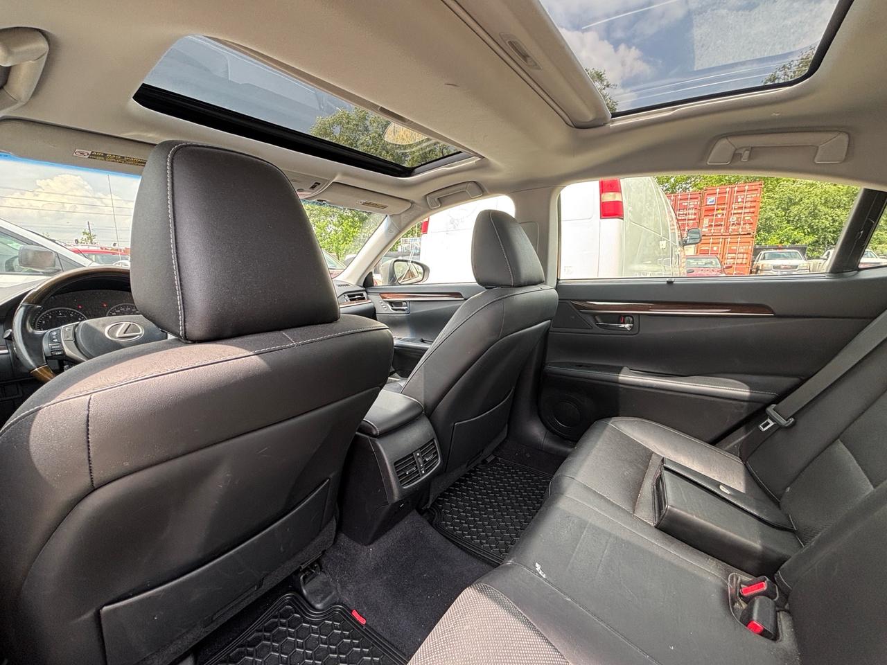 2015 Lexus ES 350 4dr Sdn Photo