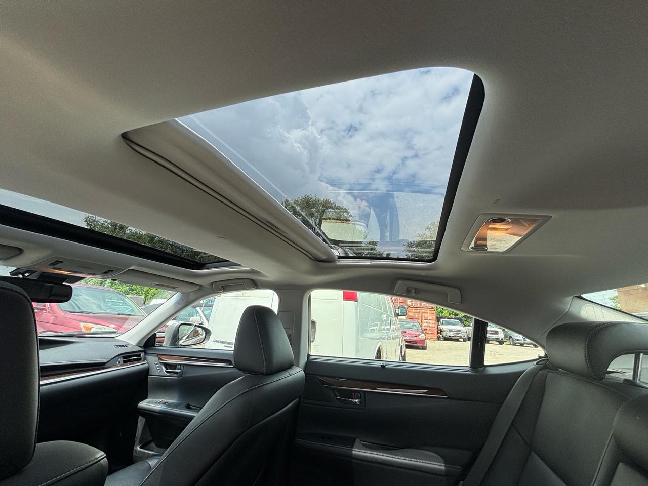 2015 Lexus ES 350 4dr Sdn Photo