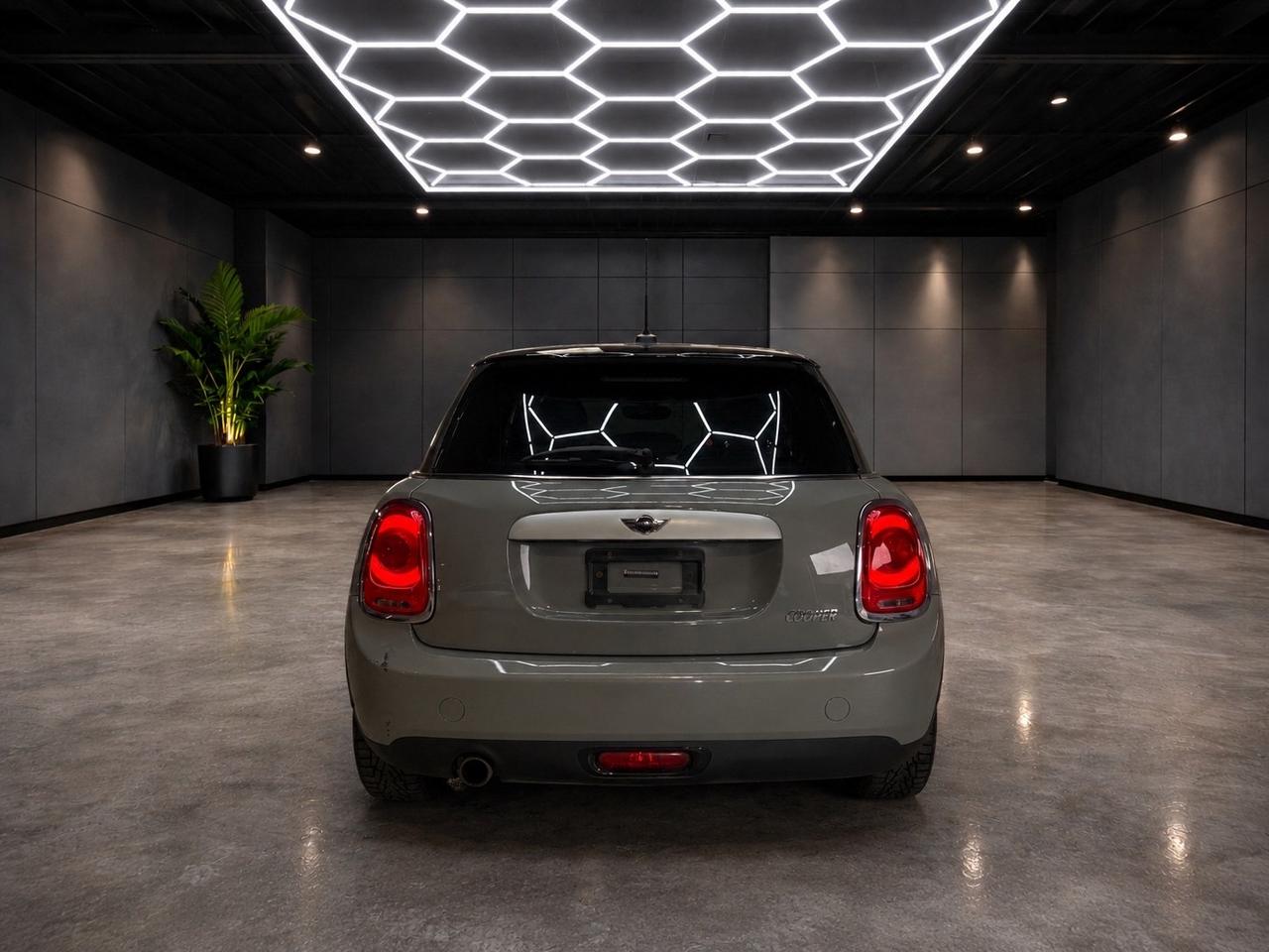 2015 MINI Cooper 5 Door 5dr Hardtop Photo3
