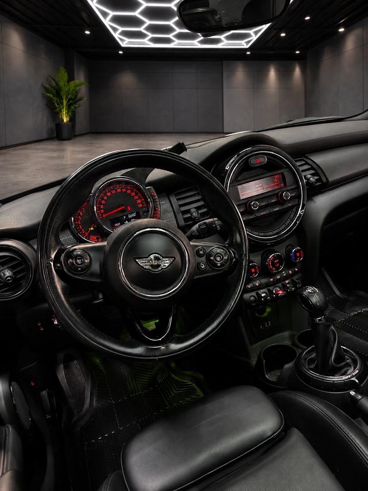 2015 MINI Cooper 5 Door 5dr Hardtop Photo
