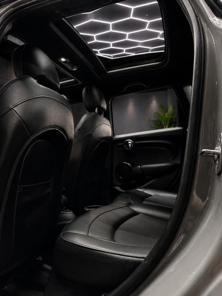 2015 MINI Cooper 5 Door 5dr Hardtop Photo