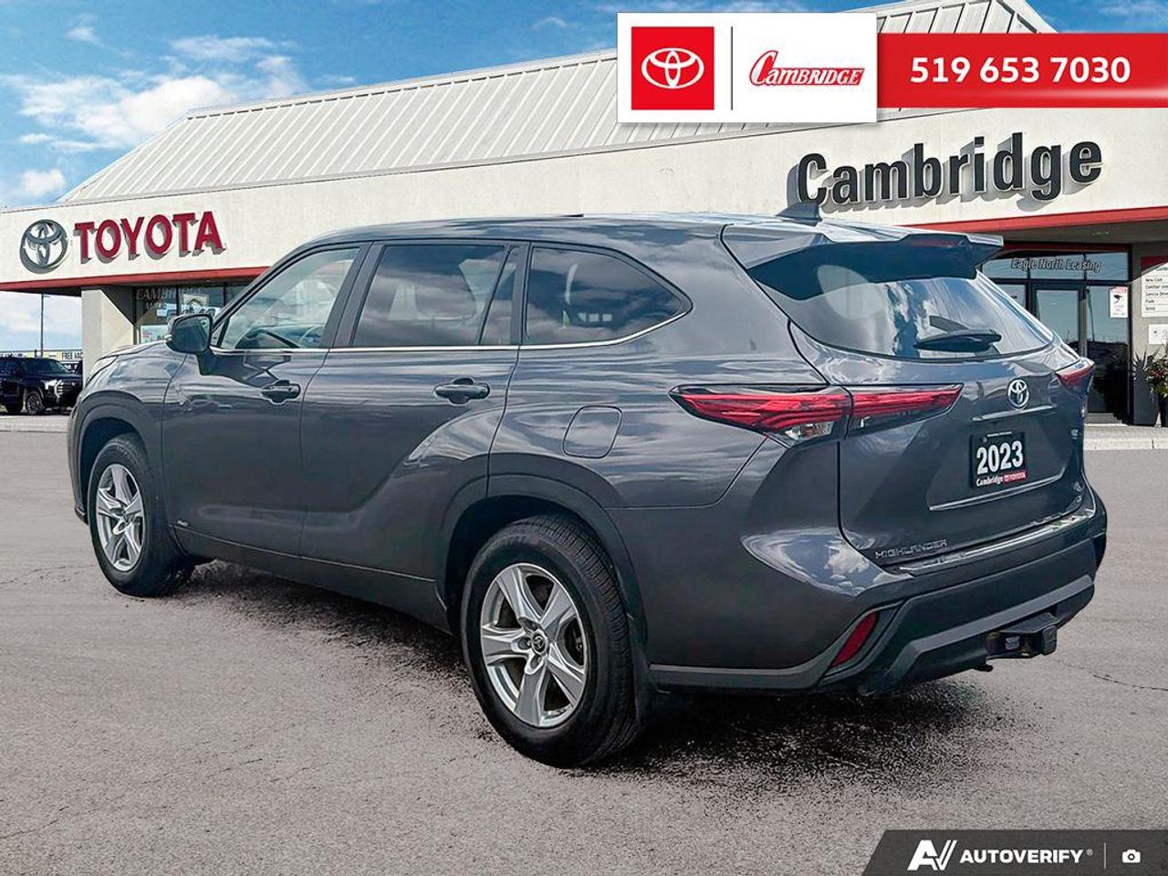 2023 Toyota Highlander HYBRID LE Photo3