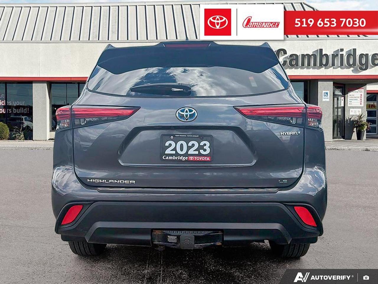 2023 Toyota Highlander HYBRID LE Photo4