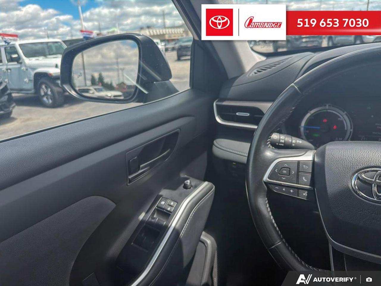 2023 Toyota Highlander HYBRID LE Photo